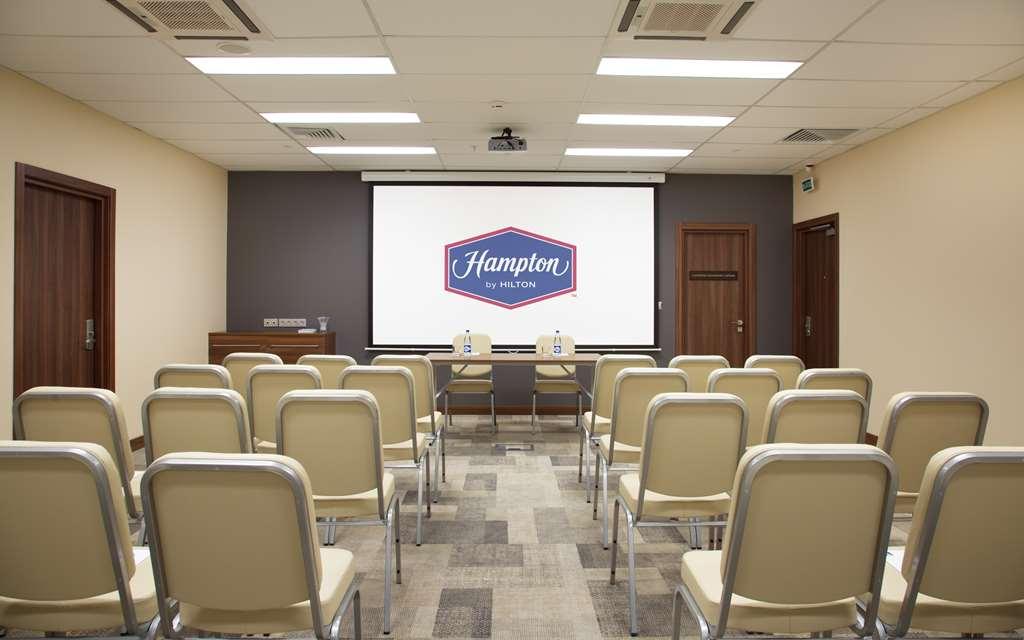 Hampton By Hilton Minsk City Centre Konforlar fotoğraf