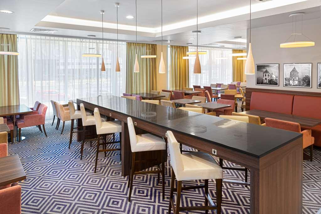 Hampton By Hilton Minsk City Centre Restoran fotoğraf